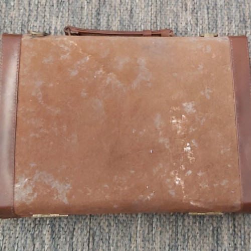 Leather backgammon set used, castor, 1980s case