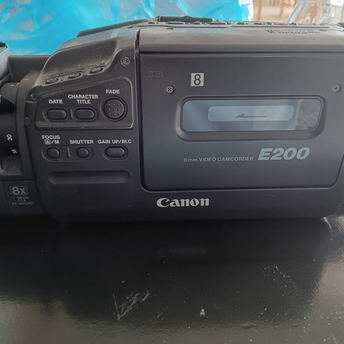 Canon E209 and E300 video cameras used for parts without power supply