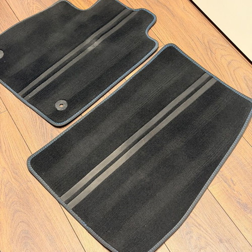Ford Fiesta St Mk8/8.5 front mats like new, black with blue stitching