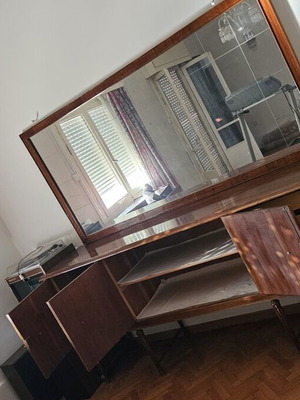 Μπουφές με καθρέπτη από ξύλο καρυδιάς σαν καινούργιο