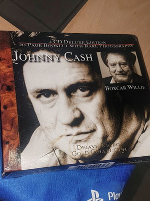 Johnny Cash & Boxcar Willie Dejavu Retro Gold Collection CD, country