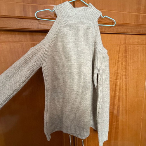 Sweater with open shoulders like new, size medium, gold