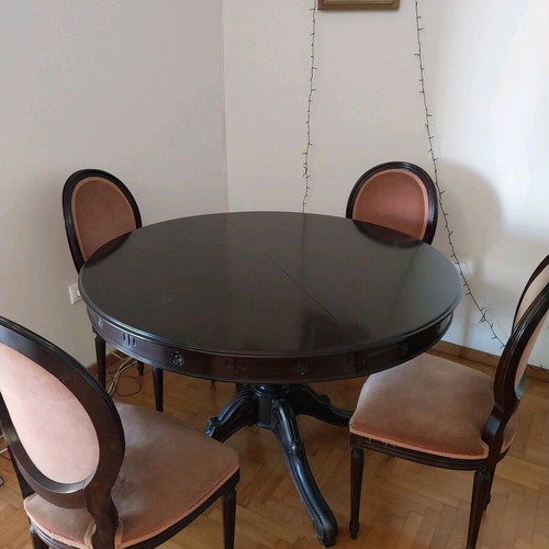 Wood-carved round table with 4 chairs like new