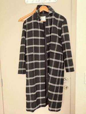 Mango women's coat XS black like new