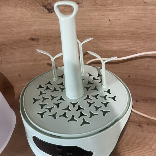Kikaboo Sterilizer with Dryer like new, sensor