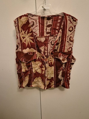 Floral top red burgundy like new, size XS and S