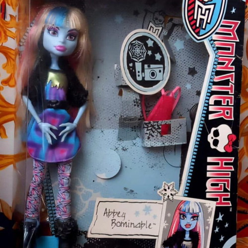 Monster High Abbey Bominable "Picture Day" doll like new, 2012, open box