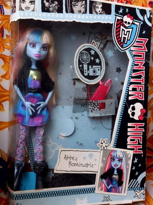 Monster High Abbey Bominable "Picture Day" doll like new, 2012, open box