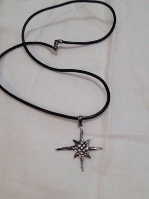 Women's necklace with leather strap and star pendant with 9 rhinestones like new