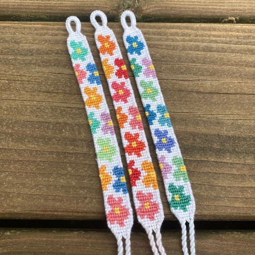 Macrame bracelet with flowers made to order
