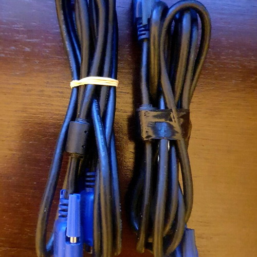 VGA cables like new, pack of 2 pieces