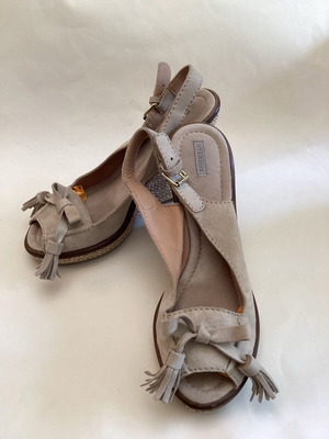 Uterque suede beige sandals like new, size 37