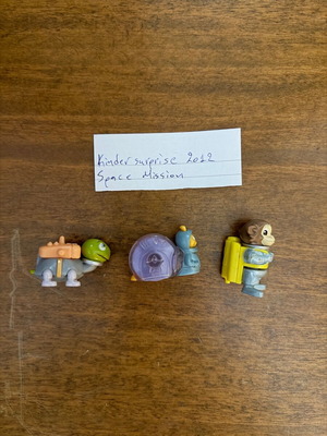 Kinder surprise Space mission 2012 figures used, pack of 3