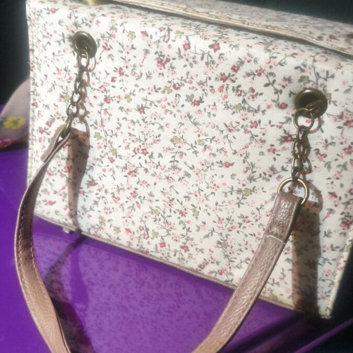 Handbag printed with bow like new, beige and red