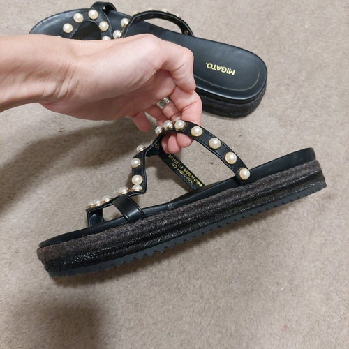 Migato flatform slippers with white pearls like new, size 37, black