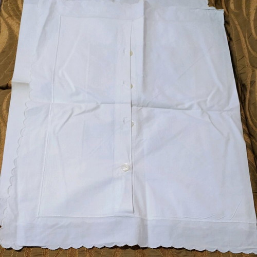 Set of 2 pillowcases like new with cutwork crochet embroidery and ruffles