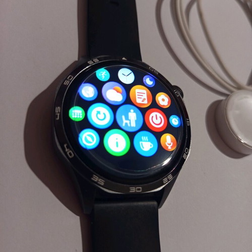 Smart watch like new with many functions and screen protector