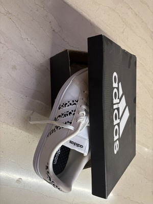 Adidas маратонки като нови, номер 39, черно и бяло