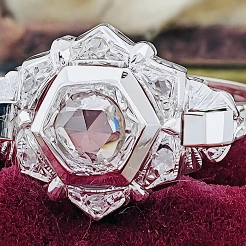 Women's ring with rare natural pink diamonds and 18 ct white gold