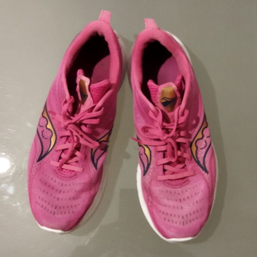Saucony Kinvara 13 running shoes used, size 44.5, white and pink