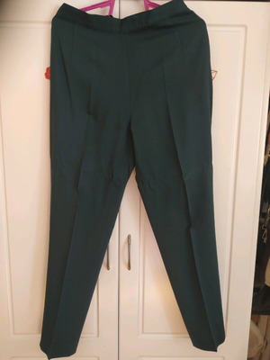 Cypress pants made of cool wool, dark green color