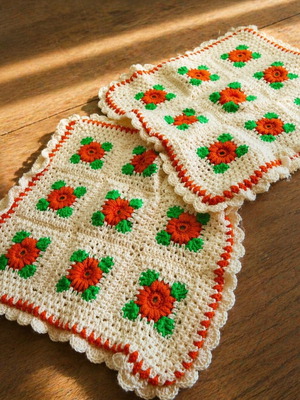 Decorative handmade crochet knit items new, 2 pieces, vintage motif 45x45cm