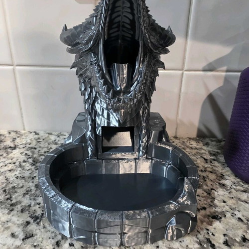 Dragon dice tower like new