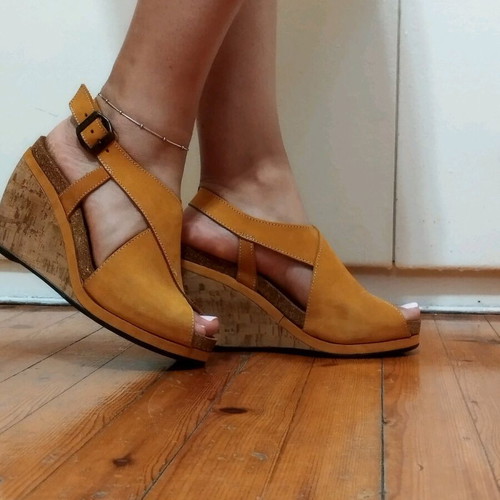 Frau leather platforms size 37 like new, Italian
