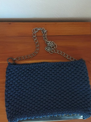Knitted shoulder bag like new, blue