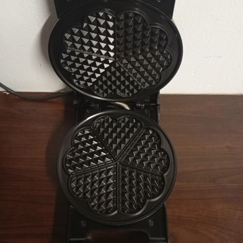 Bifinet waffle maker used, good working condition