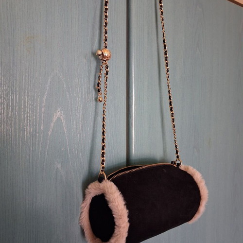 Even & Odd shoulder bag crossbody like new, gold and black with fur