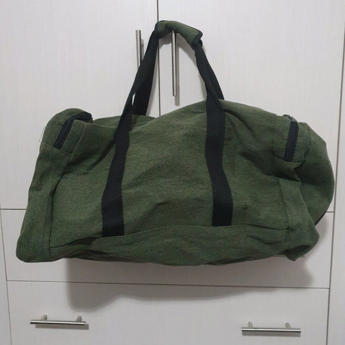 Handbag like new, practical and durable with black straps
