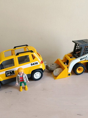 Playmobil Maxx7 pack used with 2 figures