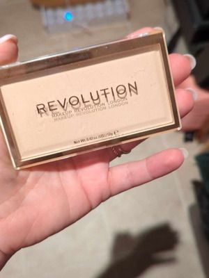 Revolution Matte пудра нова за матов ефект