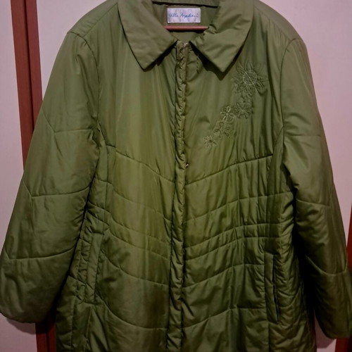 Plus size waterproof jacket like new, green, with many pockets