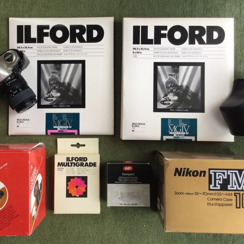 Nikon FM10 analog photography complete set and accessories new