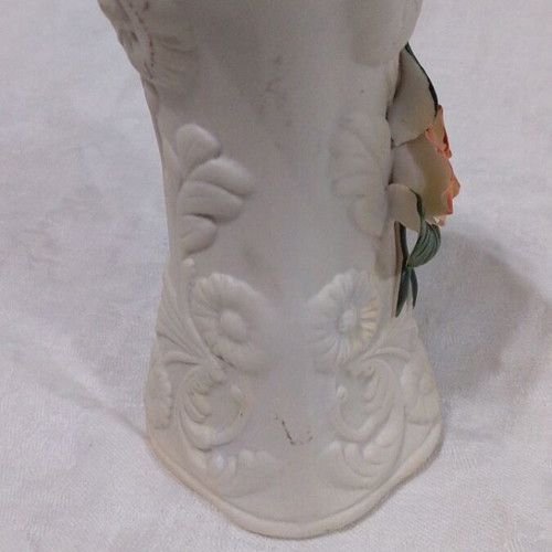 Small ceramic vase like new with embossed flower