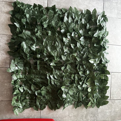 Artificial Leaf Fence like new, 4 pieces, adjustable sizes