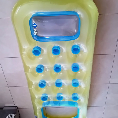 Inflatable beach mattress with suction cups like new, 1.85×0.75 m