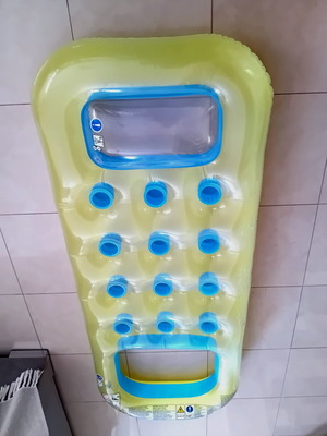 Inflatable beach mattress with suction cups like new, 1.85×0.75 m
