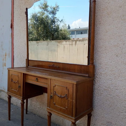 Antique vanity used with mirror