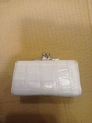 Πορτοφολάκι μεταχειρισμένο για ψιλά, 8,5x5εκ, άσπρο