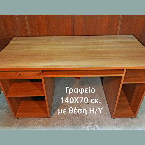 Desk like new with sliding shelf and computer space, cherry color