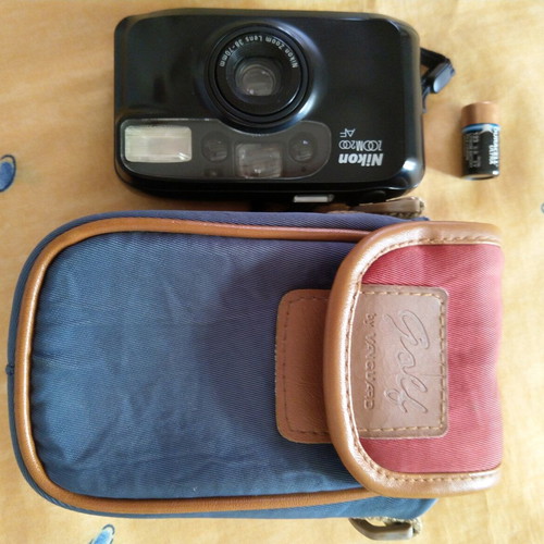 Nikon Zoom 200 AF 35mm film camera with 38-70mm zoom lens