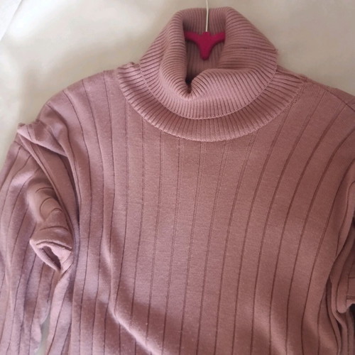 Long pink dress like new with discreet side slit and fitted silhouette