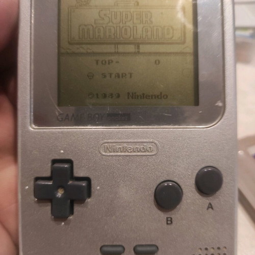 Gameboy Pocket functional with 2 games and horizontal line on screen