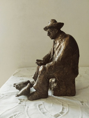 Realistic sculpture of an elderly man feeding pigeons, new