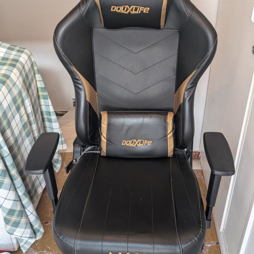 Douxlife Max Gaming chair used with extra caster