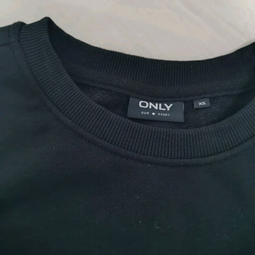 Only black sweatshirt like new with sleeve design, XS