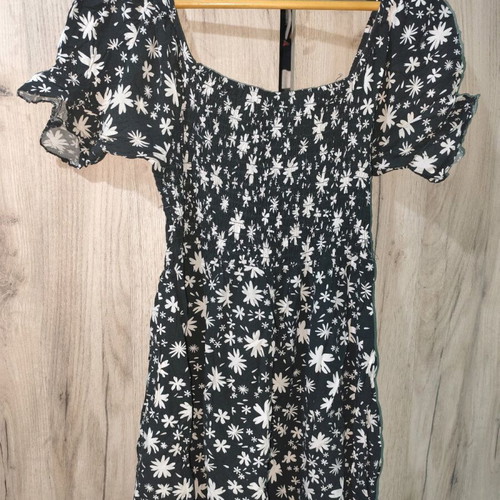 Black and white dress one size like new